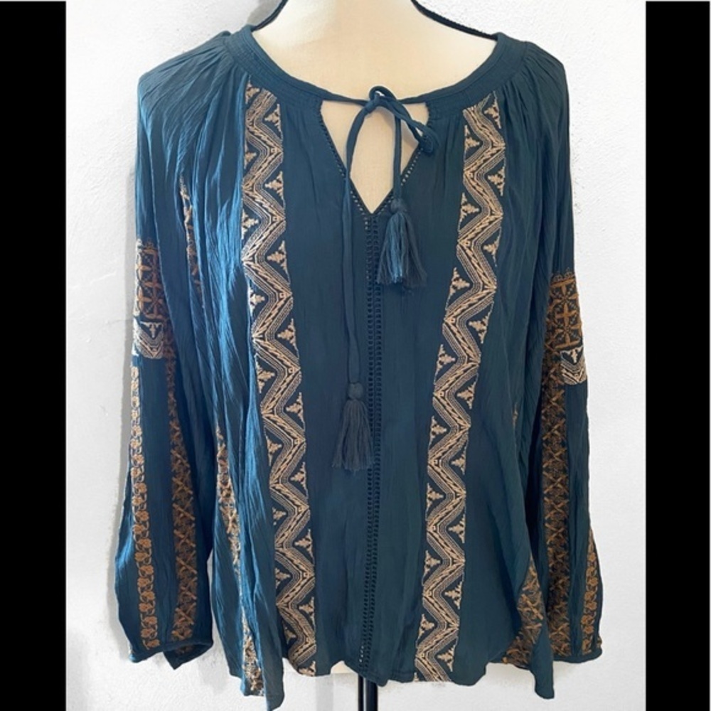 American eagle embroidery top size M